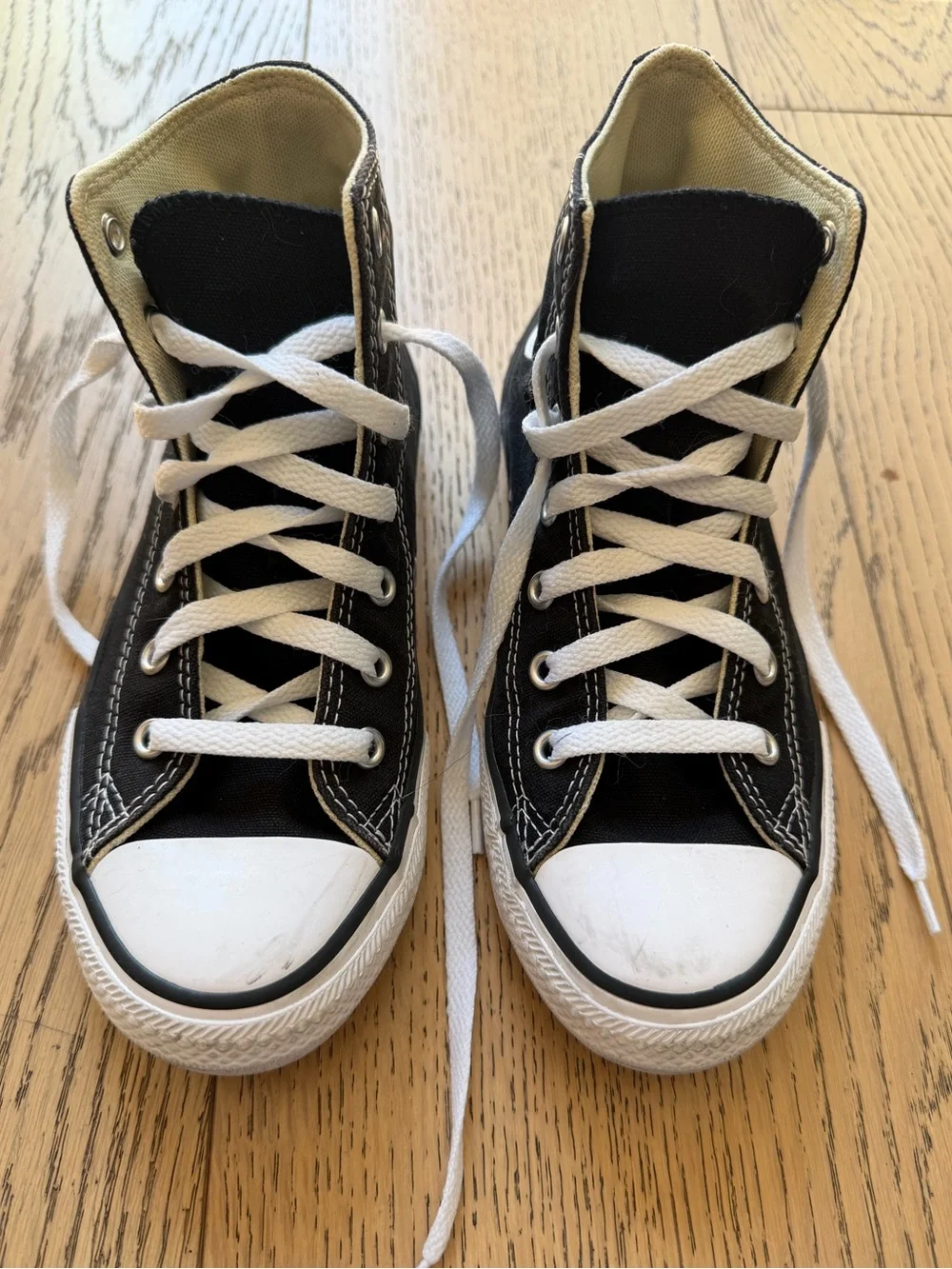 Converse Chuck Taylor All Star Kids High Top Sneakers in Black and White Sz 2.5